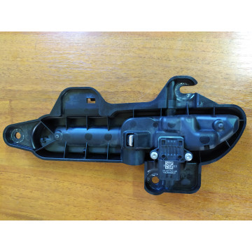 2 Ручка двери правой 1081832-00-H для электромобиля Tesla Model 3 на сайте dk-parts.com.ua 2 Ручка двери правой 1081832-00-H