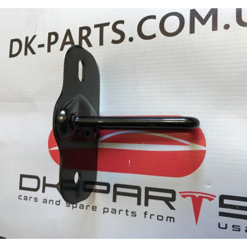 Петля замка капота 1069032-00-B для електромобіля Tesla Model 3 на сайті dk-parts.com.ua Петля замка капота 1069032-00-B