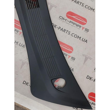 Підкапотний пластик задній 1081675-00-B для електромобіля Tesla Model 3 на сайті dk-parts.com.ua Підкапотний пластик задній 1081675-00-B