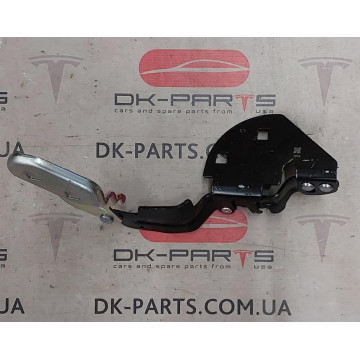 Петля капота права 1643846-00-А для електромобіля Tesla Model 3 на сайті dk-parts.com.ua Петля капота права 1643846-00-А