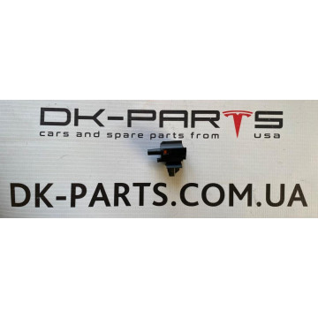 Датчик температури повітря 1788220-00-A для електромобіля Tesla Model 3 на сайті dk-parts.com.ua Датчик температури повітря 1788220-00-A