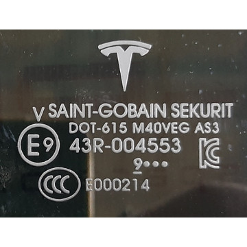 Форточка дверей задньої правої 1055274-00-G