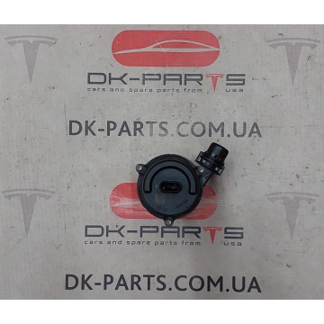 Насос системи охолодження 1600870-00-А для електромобіля Tesla Model X Plaid на сайті dk-parts.com.ua Насос системи охолодження 1600870-00-А