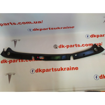 1 Облицювання отвору багажника верхня 1062356-00-B