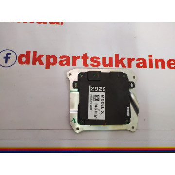 1 Контролер двері передньої правої 1050183-00-E для електромобіля Tesla Model X на сайті dk-parts.com.ua 1 Контролер двері передньої правої 1050183-00-E
