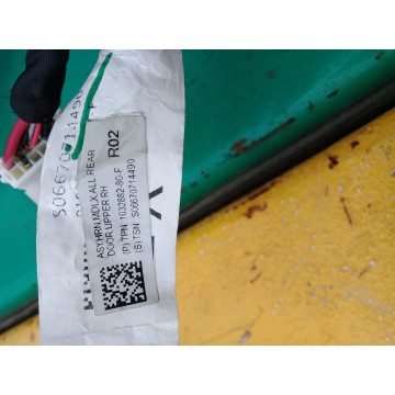7 Проведення задньої правої дверної кришки передній 1064337-00-B