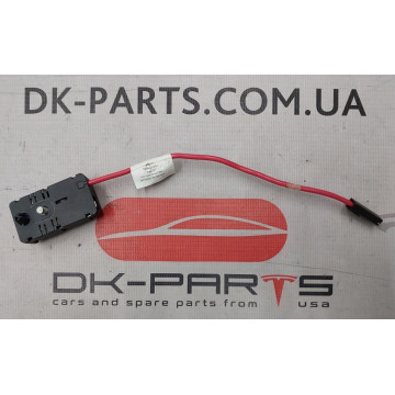 Антена радіо фильтр, права 1509421-00-C для електромобіля Tesla Model Y на сайті dk-parts.com.ua Антена радіо фильтр, права 1509421-00-C
