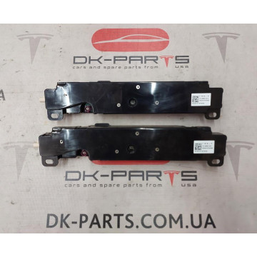 Антена WIFI та BLUETOOTH 1585601-00-D для електромобіля Tesla Model Y на сайті dk-parts.com.ua Антена WIFI та BLUETOOTH 1585601-00-D