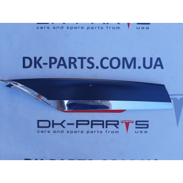 Накладка люверса нижня права (BLACK) 1079638-00-A для Tesla Model S після 2016