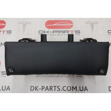 Заслонка дивана 2-го ряда сидений 1674553-06-С для электромобиля Tesla Model S Plaid на сайте dk-parts.com.ua Заслонка дивана 2-го ряда сидений 1674553-06-С